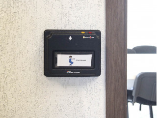 Однокнопочный игровой коммуникатор