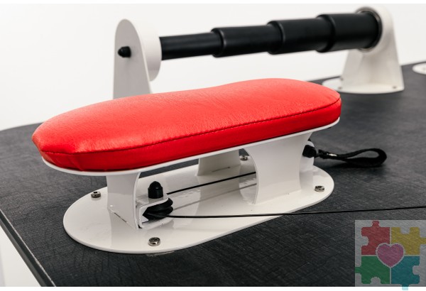 Многофункциональный стол для разработки мелкой моторики рук