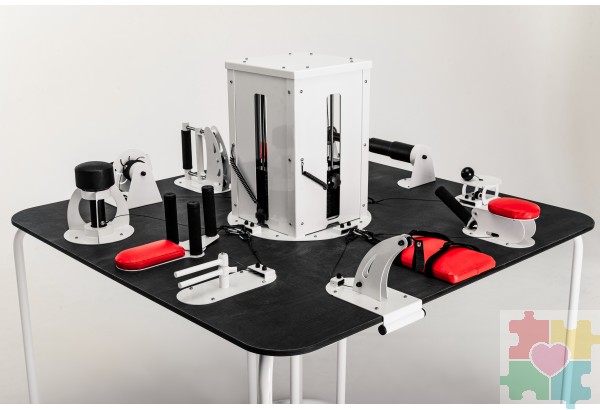 Многофункциональный стол для разработки мелкой моторики рук