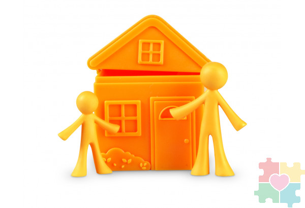 Развивающая игрушка "Моя семья, с домиками для сортировки" (52 элемента)