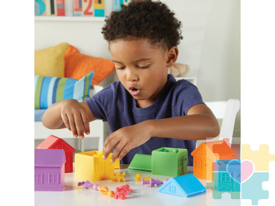 Развивающая игрушка "Моя семья, с домиками для сортировки" (52 элемента)