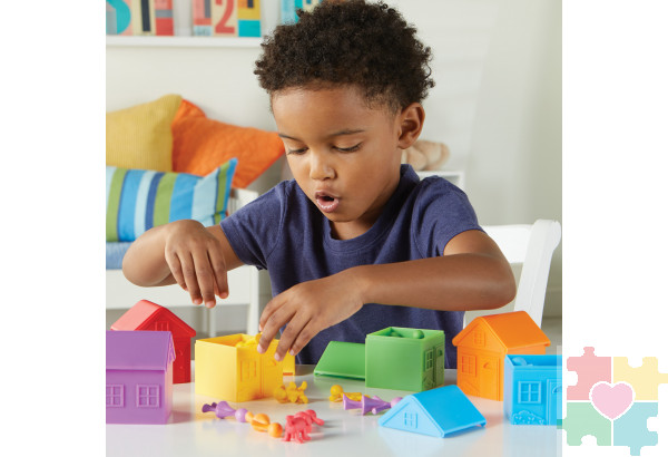 Развивающая игрушка "Моя семья, с домиками для сортировки" (52 элемента)