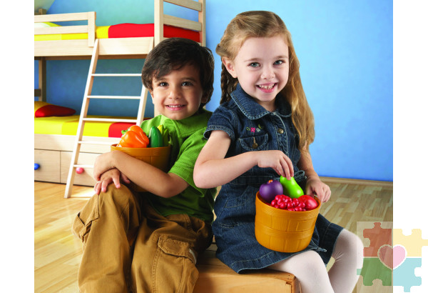 Развивающая игрушка "Фрукты в ведерке" (серия New Sprouts, 10 элементов)