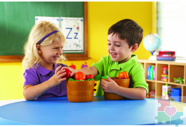 Развивающая игрушка "Фрукты в ведерке" (серия New Sprouts, 10 элементов)