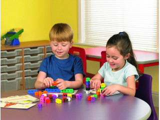 "Соединяющиеся кубики" ("Академия математики" от 3 лет, 115 элементов с карточками)