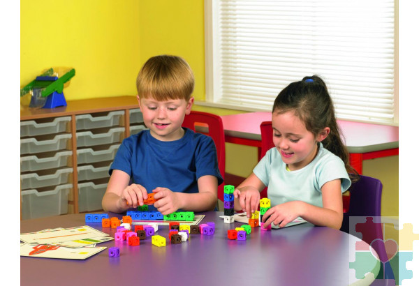 "Соединяющиеся кубики" ("Академия математики" от 3 лет, 115 элементов с карточками)