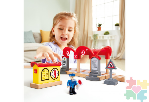 Элемент игрушечной железной дороги - Наземная станция с информационным табло