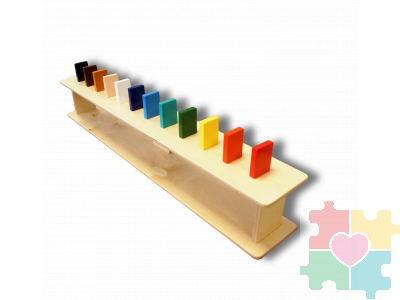 Тактильно-развивающая панель с домино