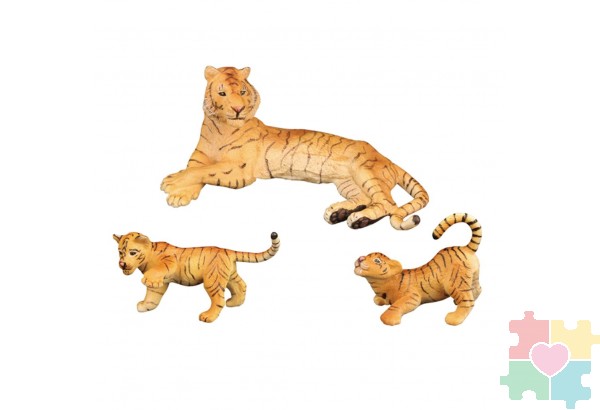 Набор фигурок животных серии "Мир диких животных": Семья тигров, 3предмета (тигр мама и 2 детеныша)
