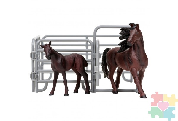 Фигурки животных серии "Мир лошадей": Фризская лошадь и жеребенок (набор из 2 фигурок и ограждение-загон))