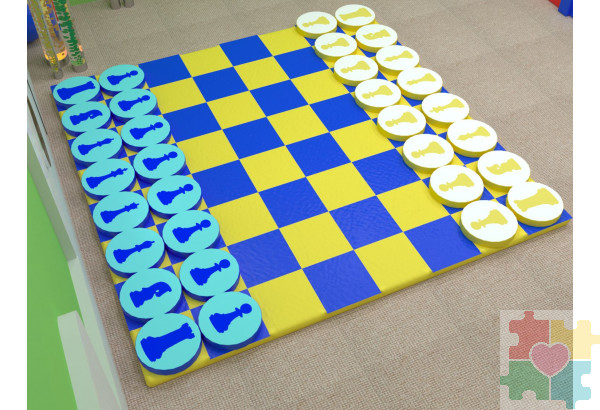 Игровой набор из мягких модулей в виде шахмат