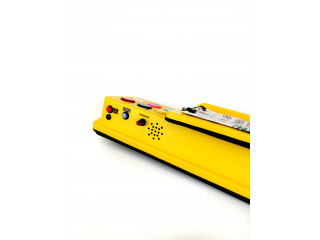 Желтый коммуникатор с держателем под книгу