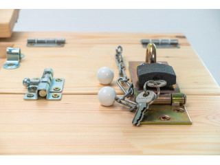 Тактильно-развивающая панель с замочками