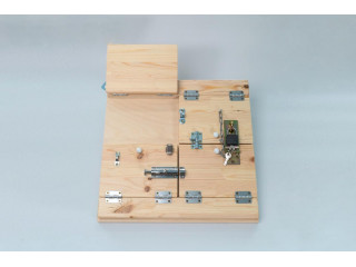 Тактильно-развивающая панель с замочками