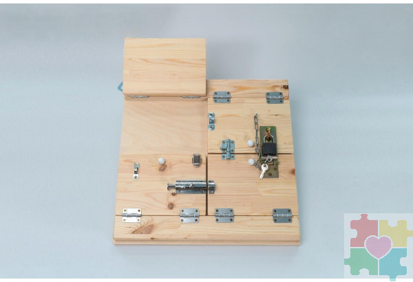 Тактильно-развивающая панель с замочками