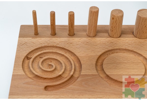 Игровая панель с деревянными цилиндрами Монтессори
