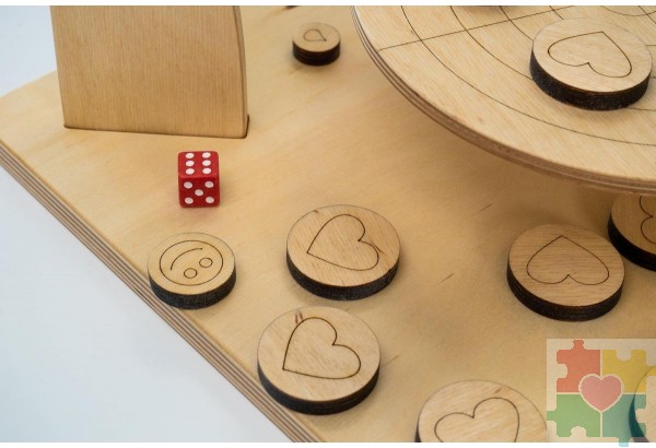 Настольная деревянная игра для развития реакции и логики