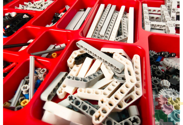 Комплект для занятий робототехникой с пластиковыми боксами для хранения деталей (сборка А45544-00 и А45560-00)