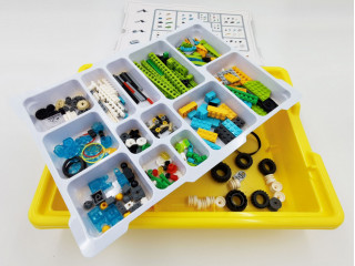 Набор для занятий робототехникой с пластиковым боксом, дополнительным мотором, зарядным устройством, аккумуляторами и запасным набором деталей (сборка 45300-02)