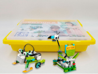 Набор для занятий робототехникой с пластиковым боксом, дополнительным мотором, зарядным устройством, аккумуляторами и запасным набором деталей (сборка 45300-02)