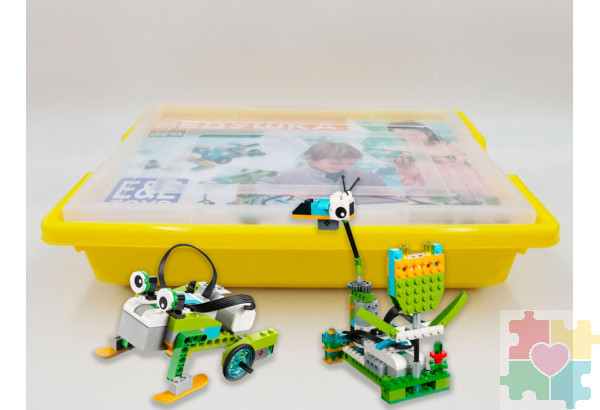 Набор для занятий робототехникой с пластиковым боксом, дополнительным мотором, зарядным устройством, аккумуляторами и запасным набором деталей (сборка 45300-02)