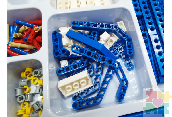 Набор для занятий робототехникой с пластиковым боксом для хранения деталей (сборка А9686-00)